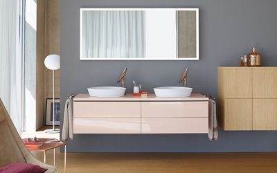 Mirrors and mirror cabinets for an impeccable washing area